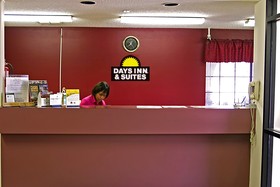Days Inn & Suites by Wyndham Starkville