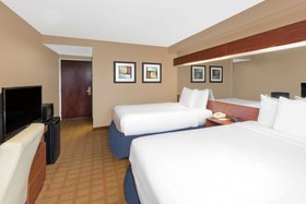 Starkville Inn & Suites