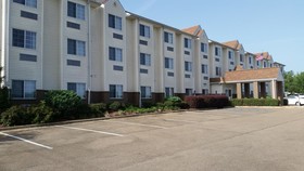 Starkville Inn & Suites
