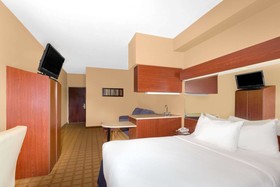 Starkville Inn & Suites