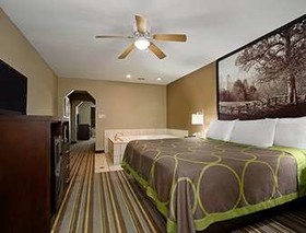 Super 8 by Wyndham Tupelo Airport