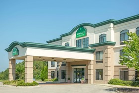 Spark by Hilton Tupelo
