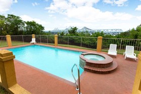 Days Inn & Suites by Wyndham Vicksburg