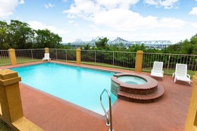 Days Inn & Suites by Wyndham Vicksburg