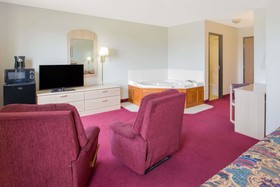 Super 8 by Wyndham Bethany MO