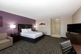 La Quinta Inn & Suites by Wyndham Blue Springs