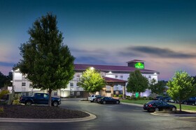 La Quinta Inn & Suites by Wyndham Blue Springs
