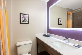 La Quinta Inn & Suites by Wyndham Blue Springs