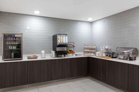 La Quinta Inn & Suites by Wyndham Blue Springs