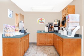 Super 8 by Wyndham Bolivar