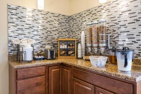 Econo Lodge Inn & Suites Branson Shepherd of the Hills Expy