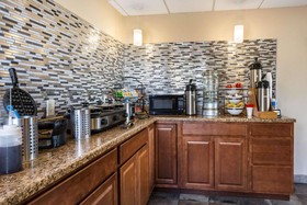 Econo Lodge Inn & Suites Branson Shepherd of the Hills Expy