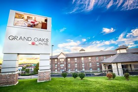 Grand Oaks