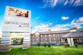 Grand Oaks