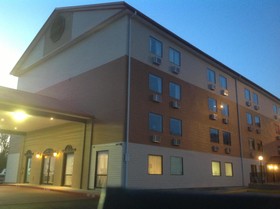 Grand View Inn & Suites