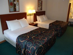Super 8 by Wyndham Branson / Shepherd of the Hills Exwy