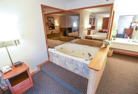 Super 8 by Wyndham Branson / Shepherd of the Hills Exwy