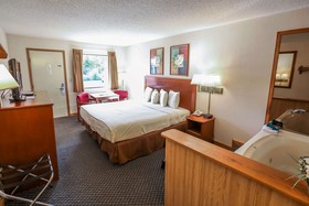 Super 8 by Wyndham Branson / Shepherd of the Hills Exwy