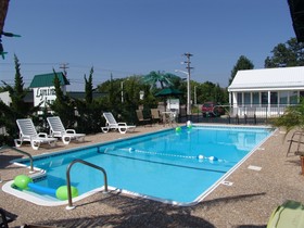 Super 8 by Wyndham Branson / Shepherd of the Hills Exwy