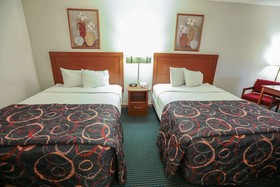 Super 8 by Wyndham Branson / Shepherd of the Hills Exwy