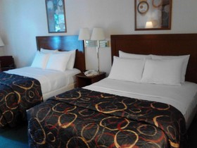 Super 8 by Wyndham Branson / Shepherd of the Hills Exwy