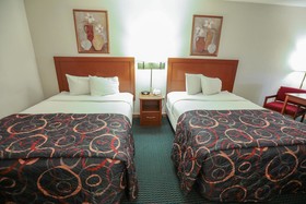 Super 8 by Wyndham Branson / Shepherd of the Hills Exwy