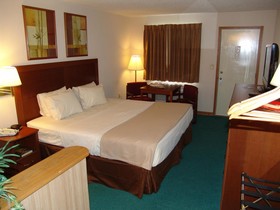 Super 8 by Wyndham Branson / Shepherd of the Hills Exwy