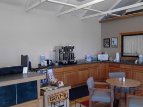 Super 8 by Wyndham Branson / Shepherd of the Hills Exwy