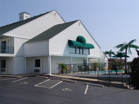 Super 8 by Wyndham Branson / Shepherd of the Hills Exwy