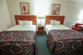Super 8 by Wyndham Branson / Shepherd of the Hills Exwy