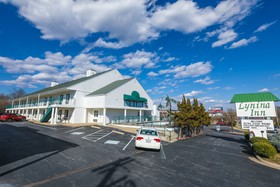 Super 8 by Wyndham Branson / Shepherd of the Hills Exwy