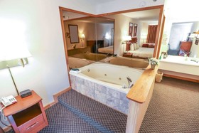 Super 8 by Wyndham Branson / Shepherd of the Hills Exwy