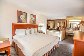 Super 8 by Wyndham Branson / Shepherd of the Hills Exwy