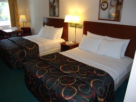 Super 8 by Wyndham Branson / Shepherd of the Hills Exwy