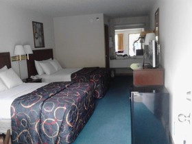 Super 8 by Wyndham Branson / Shepherd of the Hills Exwy