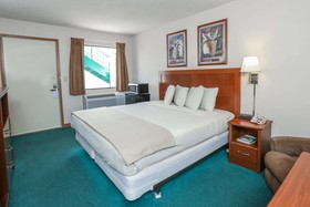 Super 8 by Wyndham Branson / Shepherd of the Hills Exwy