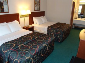 Super 8 by Wyndham Branson / Shepherd of the Hills Exwy