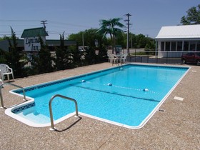 Super 8 by Wyndham Branson / Shepherd of the Hills Exwy