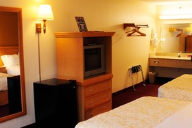 Whispering Hills Inn