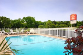 Whispering Hills Inn