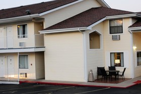 Whispering Hills Inn