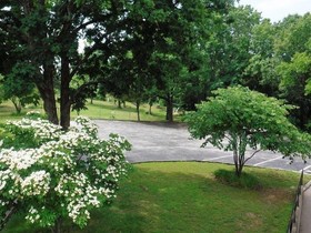 Colonial Mountain Inn