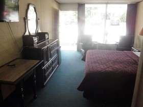 Colonial Mountain Inn