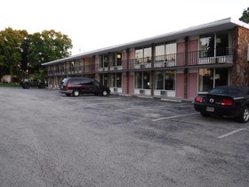 Colonial Mountain Inn