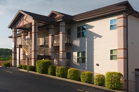 Escapes! to Branson Yacht Club