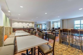 Mainstay Suites Saint Louis Airport