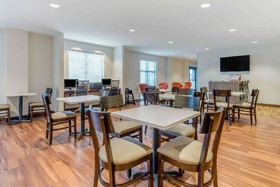 Mainstay Suites Saint Louis Airport