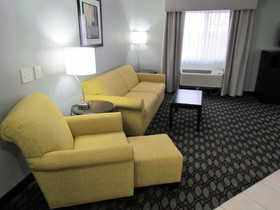 Oak Hill Inn & Suites