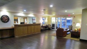 Oak Hill Inn & Suites