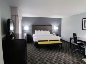 Oak Hill Inn & Suites